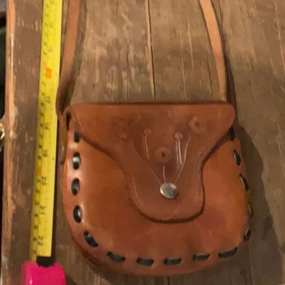 “VINTAGE” Handmade Floral Leather Crossbody Bag . - Picture 16 of 16